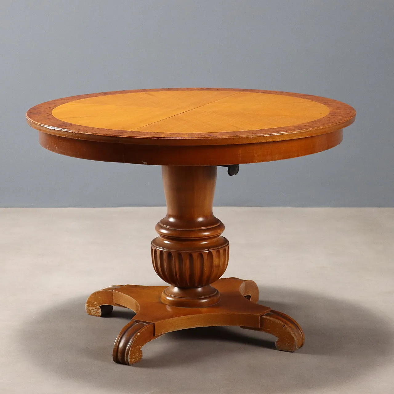 Mahogany and ash table with extendable round top, late 19th century 1