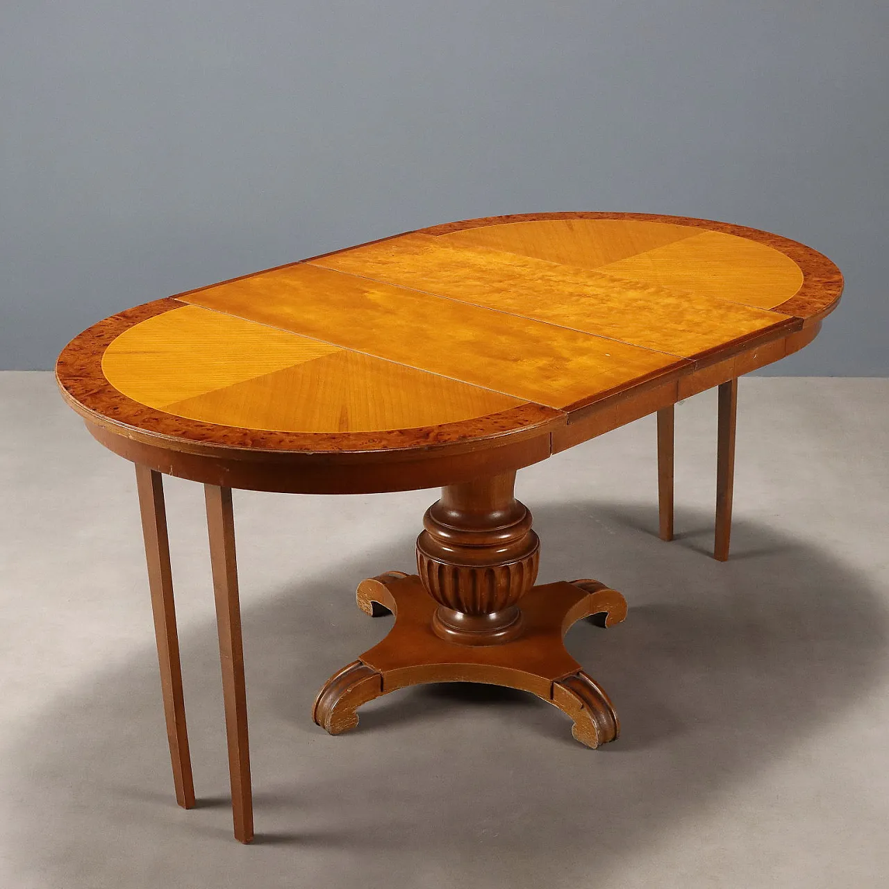 Mahogany and ash table with extendable round top, late 19th century 3
