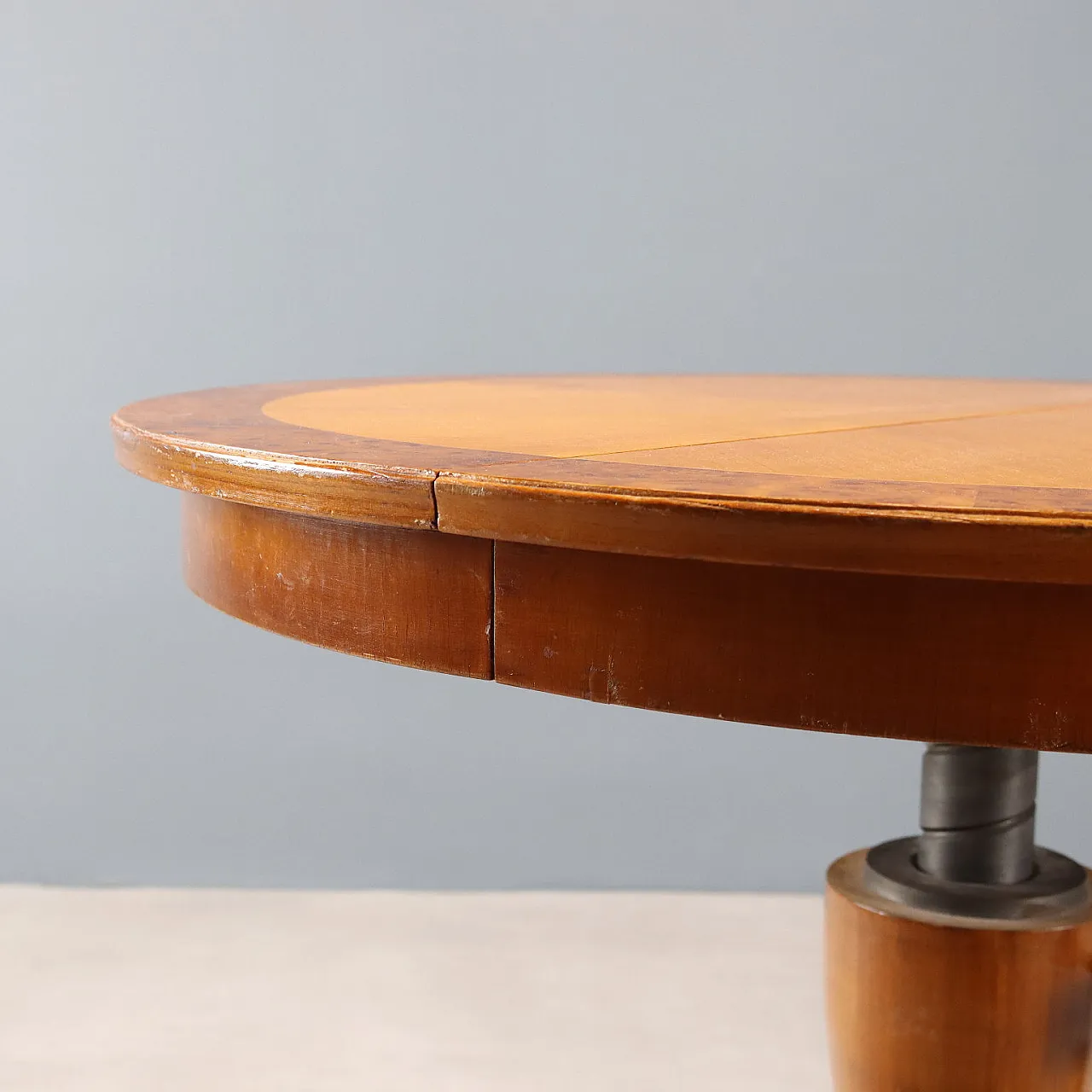 Mahogany and ash table with extendable round top, late 19th century 6