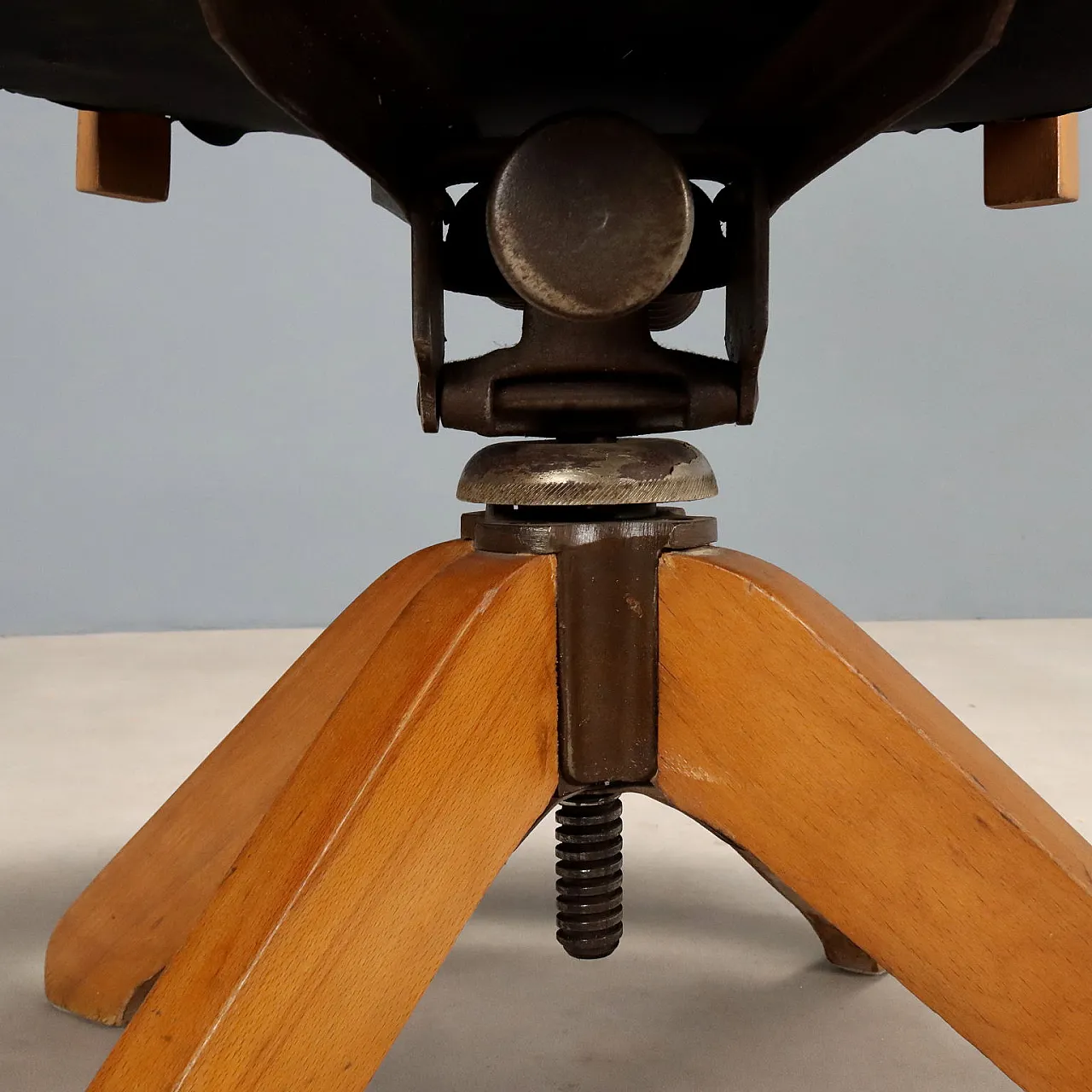 Black wood and faux leather swivel chair, 20th century 7
