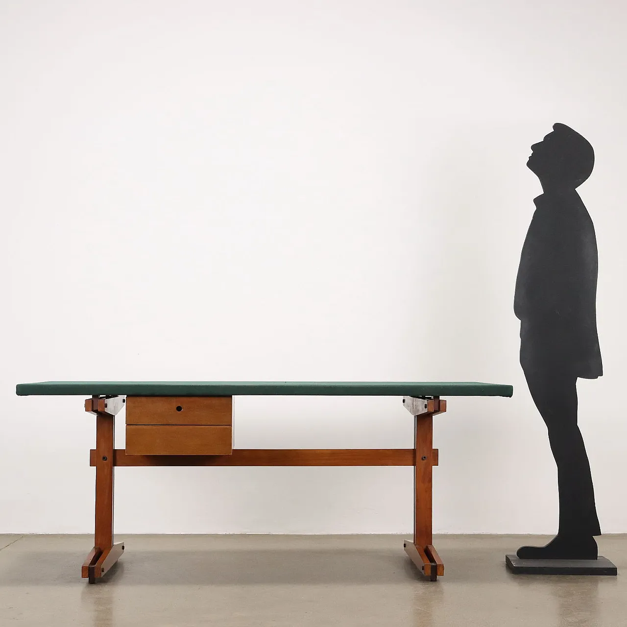 Scrivania in legno con piano rivestito in tessuto, anni '60 2