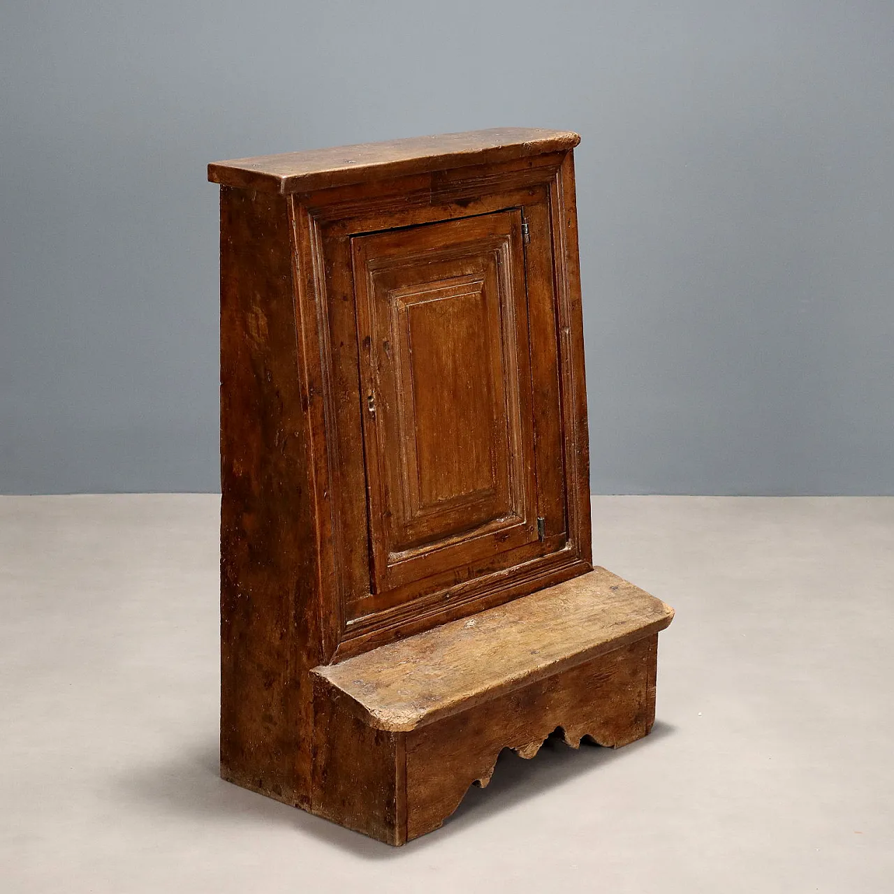 Baroque kneeler, 18th century 1