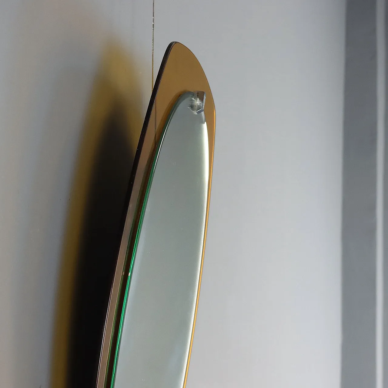 Specchio da parete ovale con cornice in vetro, anni '60 10