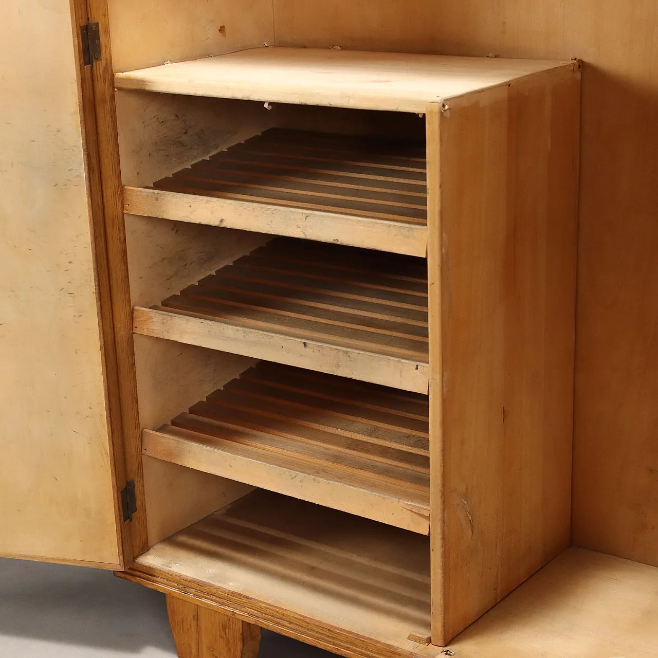 Storage unit with 2 folding doors, oak veneer, 20th century 4