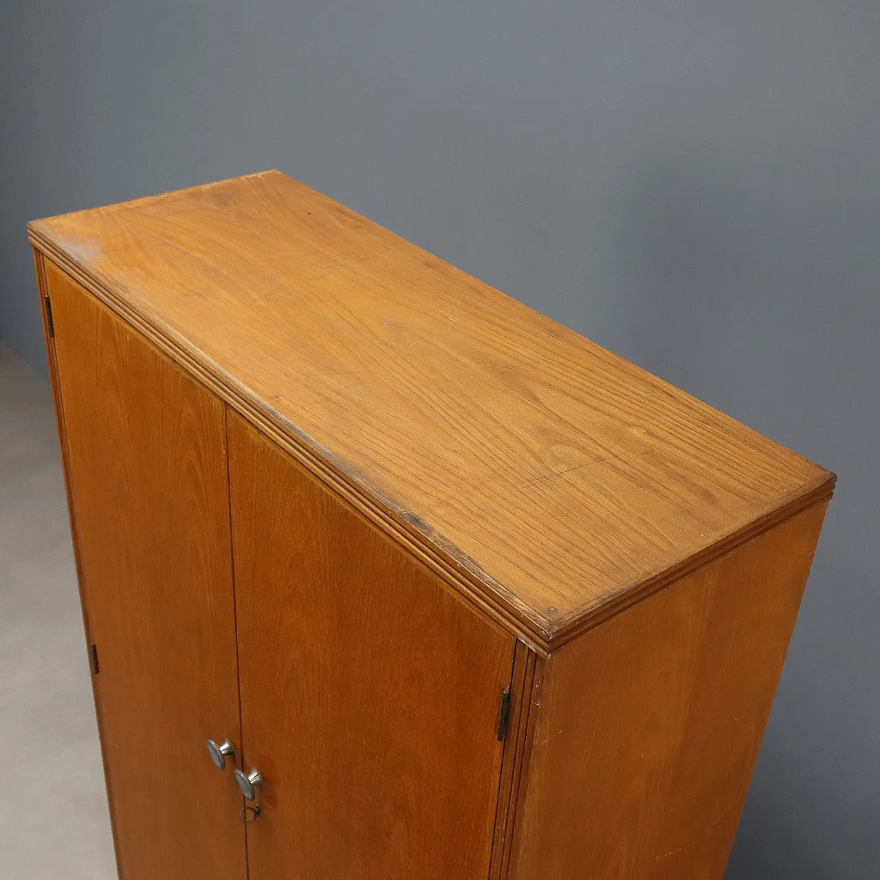 Storage unit with 2 folding doors, oak veneer, 20th century 9