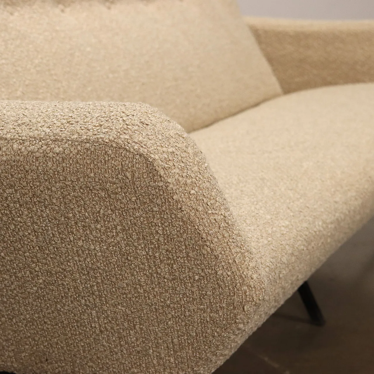 Divano a tre posti in metallo e tessuto beige, anni '60 5