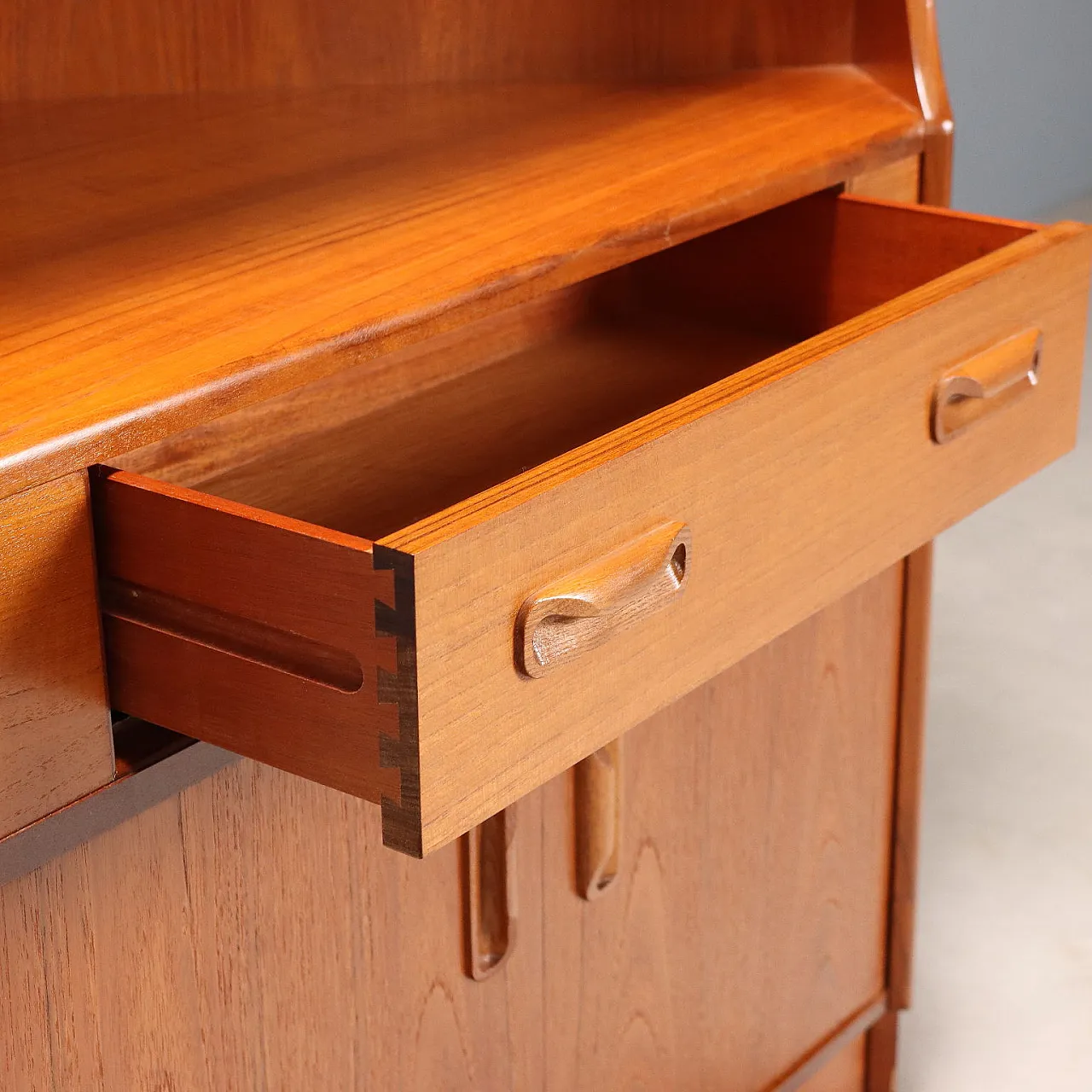 Corner unit in teak with open compartments, 20th century 10