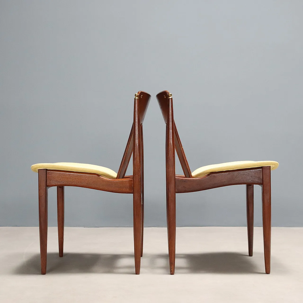 4 dining chairs in wood and yellow fabric, 20th century 4