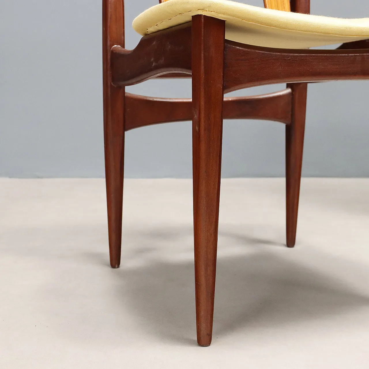 4 dining chairs in wood and yellow fabric, 20th century 7