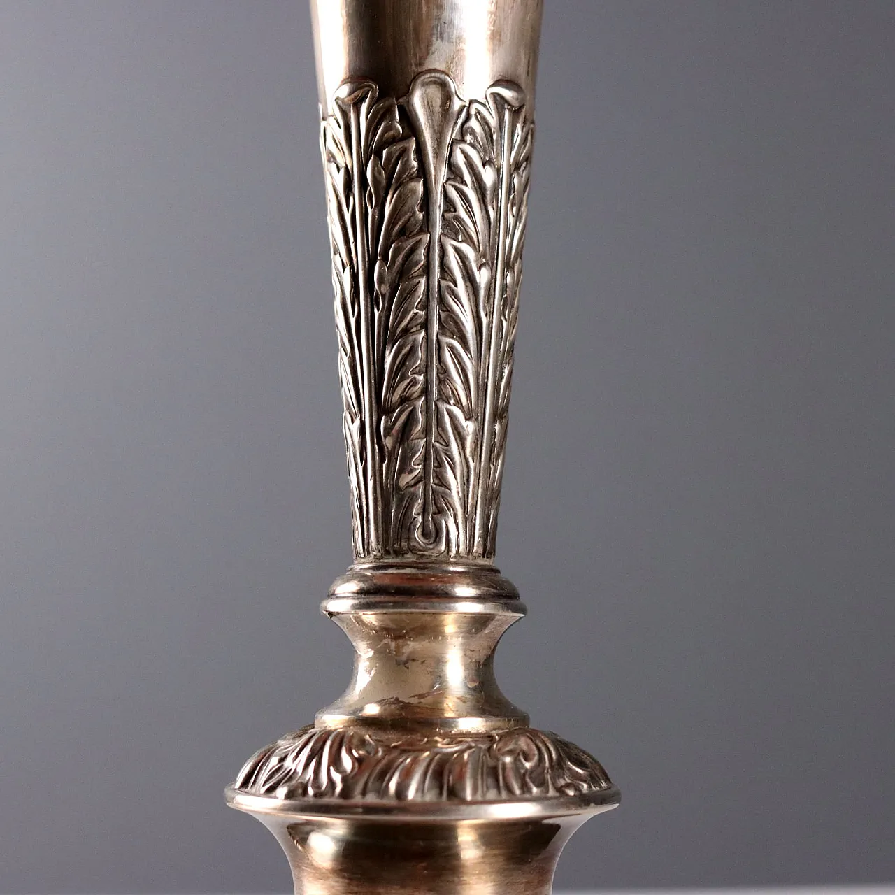 Pair of lamps in embossed metal with fabric lampshades, 19th century 6