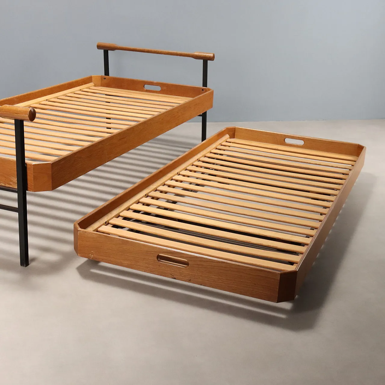 Pair of Tecno L75 beds by Osvaldo Borsani in wood, 20th century 4