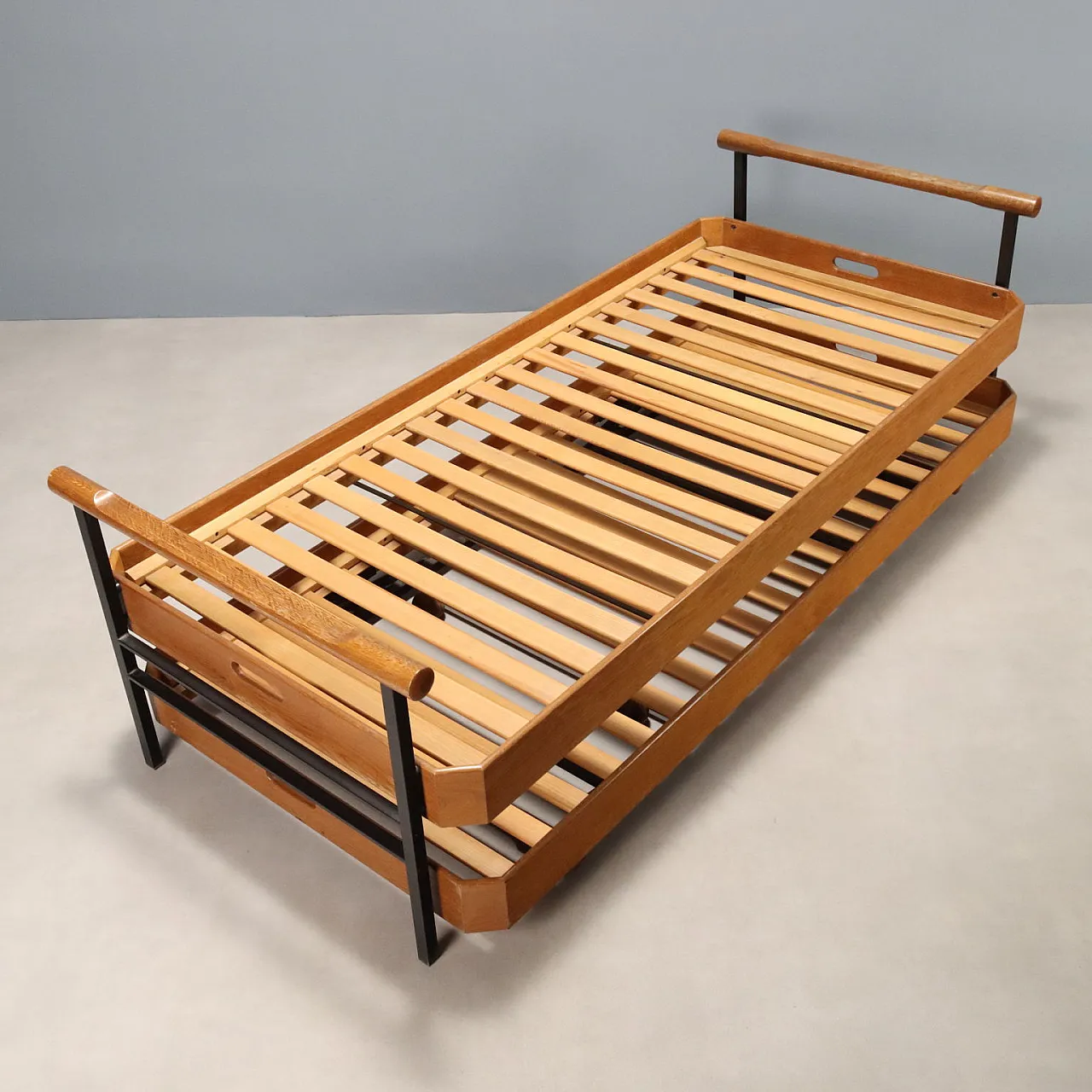 Pair of Tecno L75 beds by Osvaldo Borsani in wood, 20th century 9