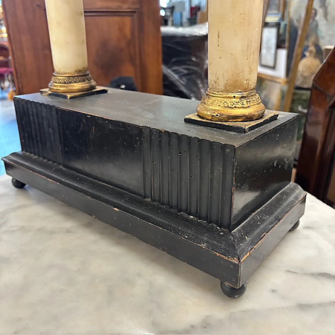 Empire clock in lacquered wood marble columns, early 19th century 4