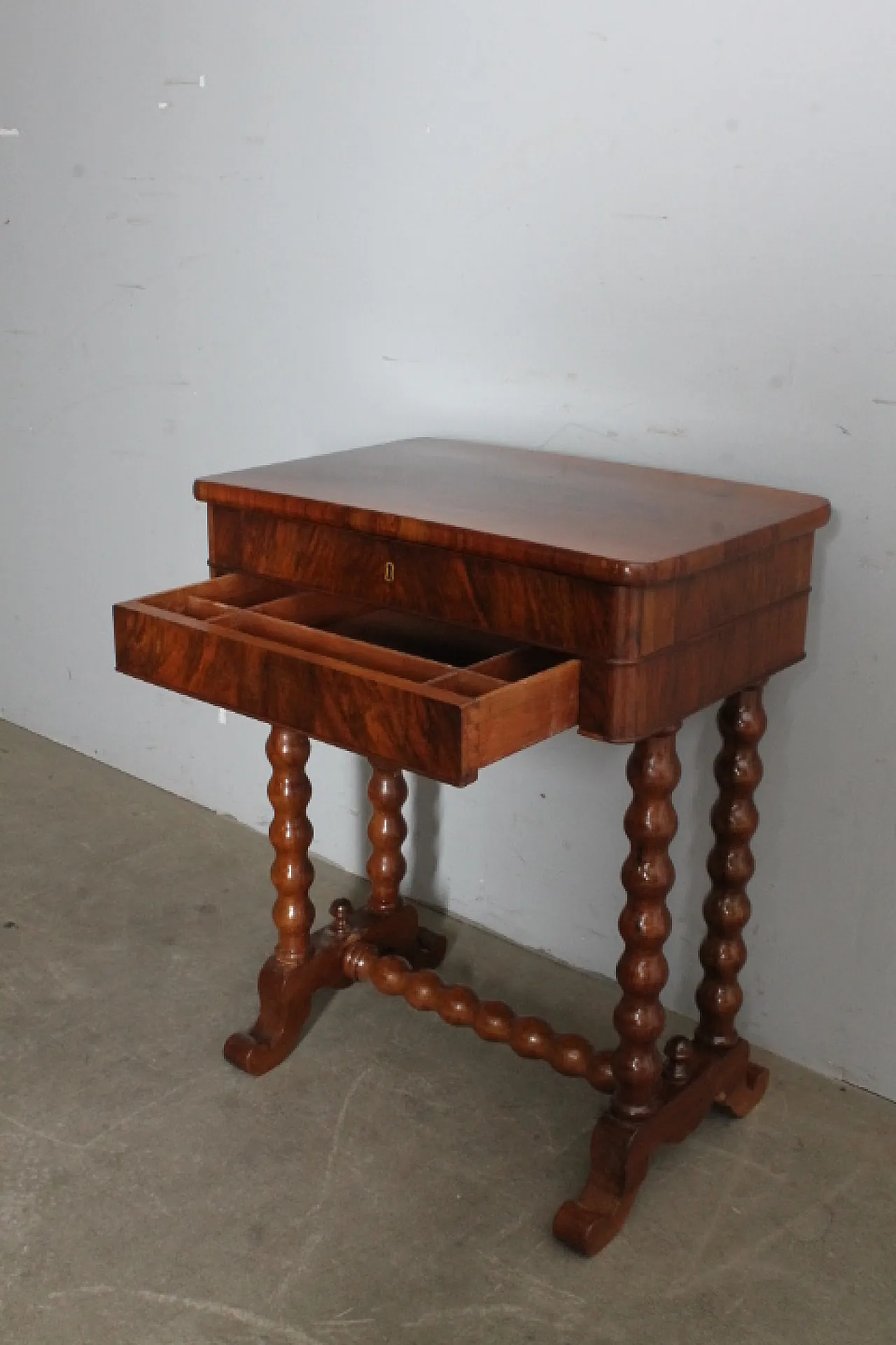 Tavolino da lavoro noce, metà '800 5