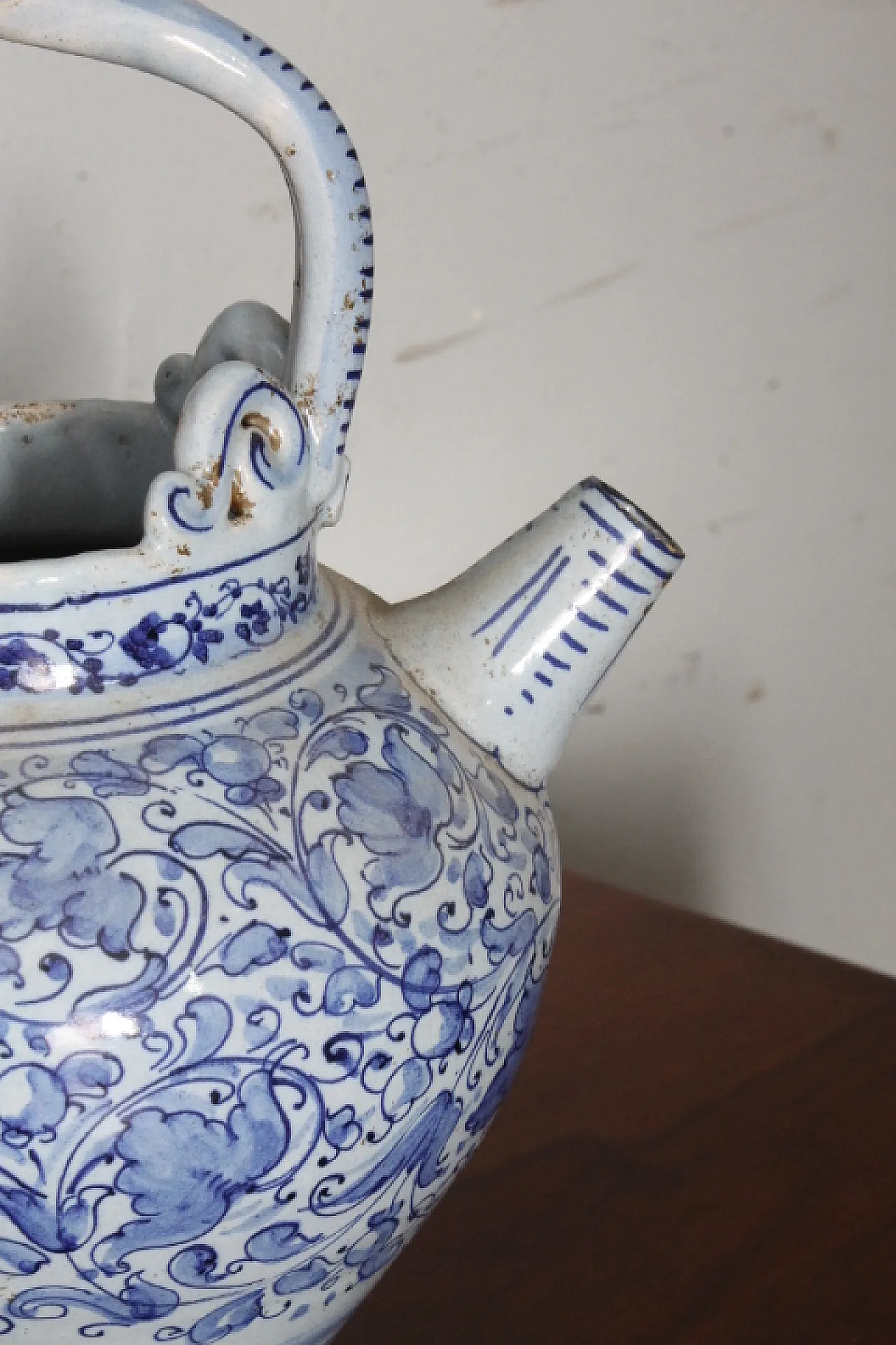 Versatoio da farmacia in maiolica, '700 4