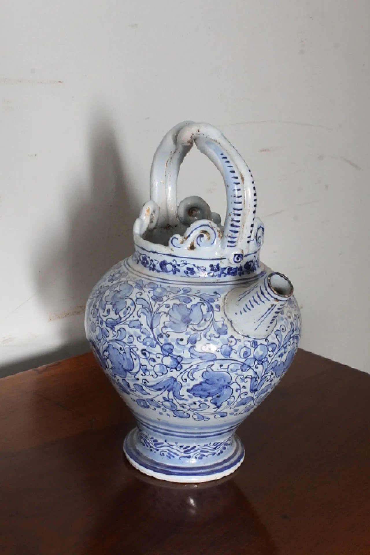 Versatoio da farmacia in maiolica, '700 5