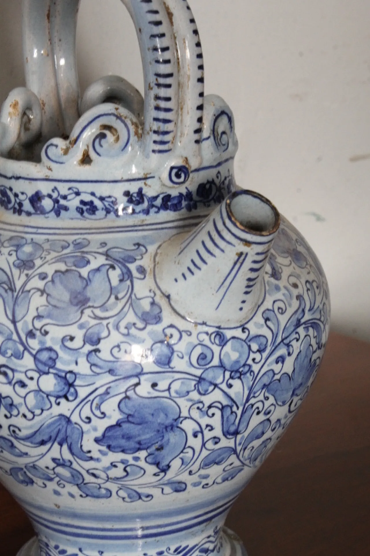 Versatoio da farmacia in maiolica, '700 10