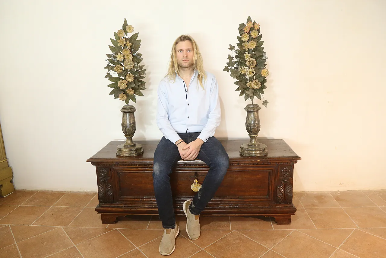 Pair of Baroque silver-plated wood palm holders, 18th century 1