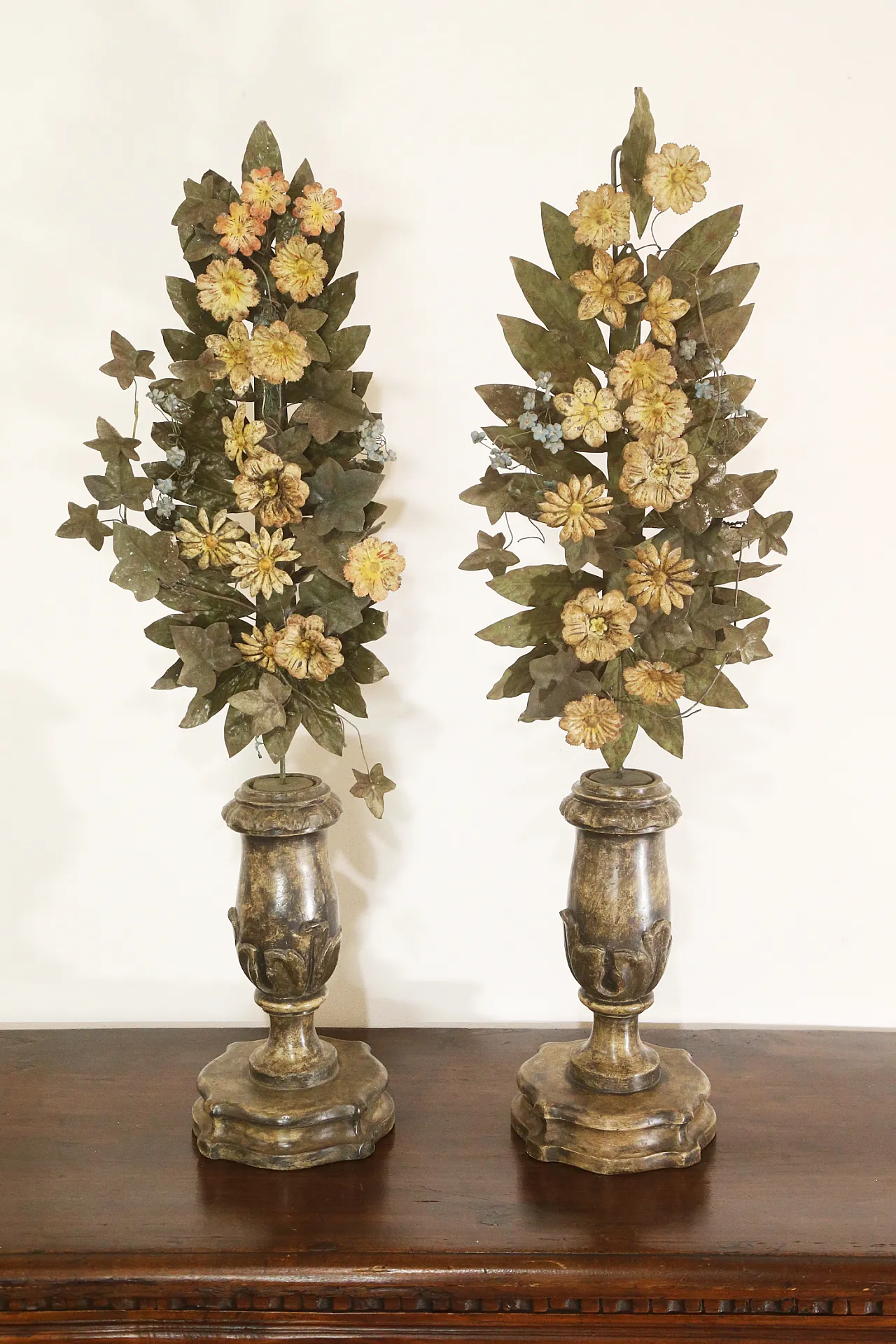 Pair of Baroque silver-plated wood palm holders, 18th century 17