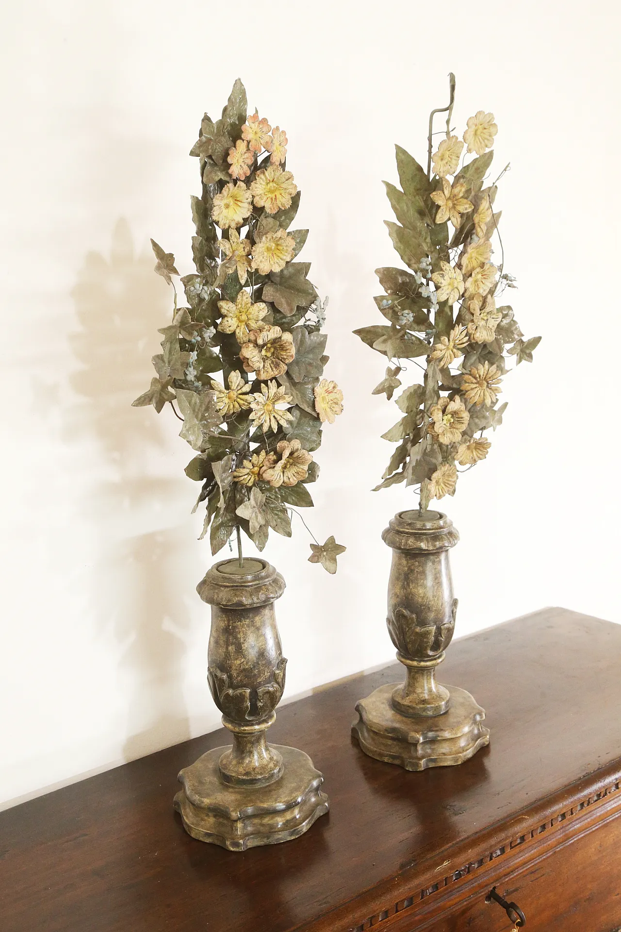 Pair of Baroque silver-plated wood palm holders, 18th century 18