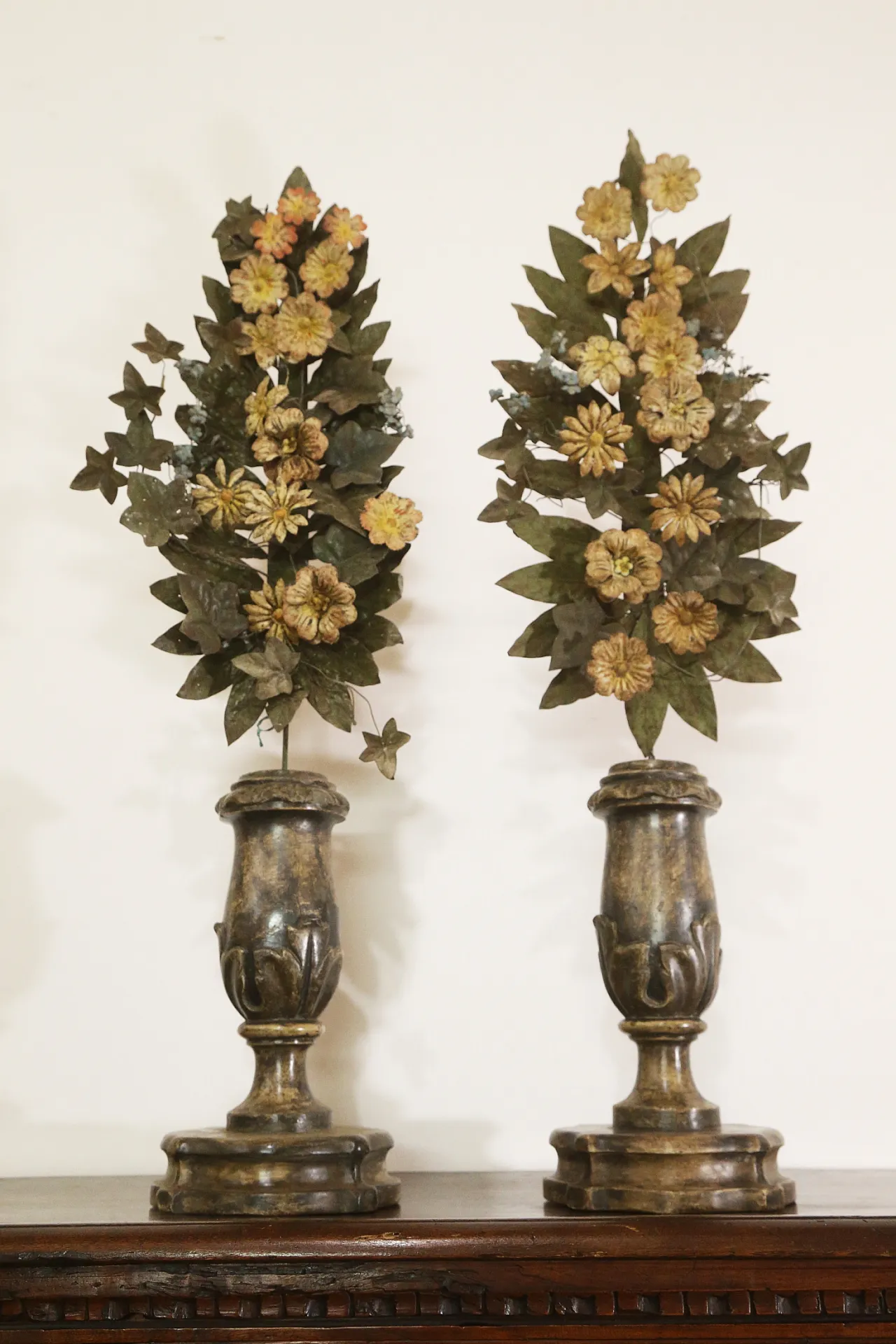 Pair of Baroque silver-plated wood palm holders, 18th century 20