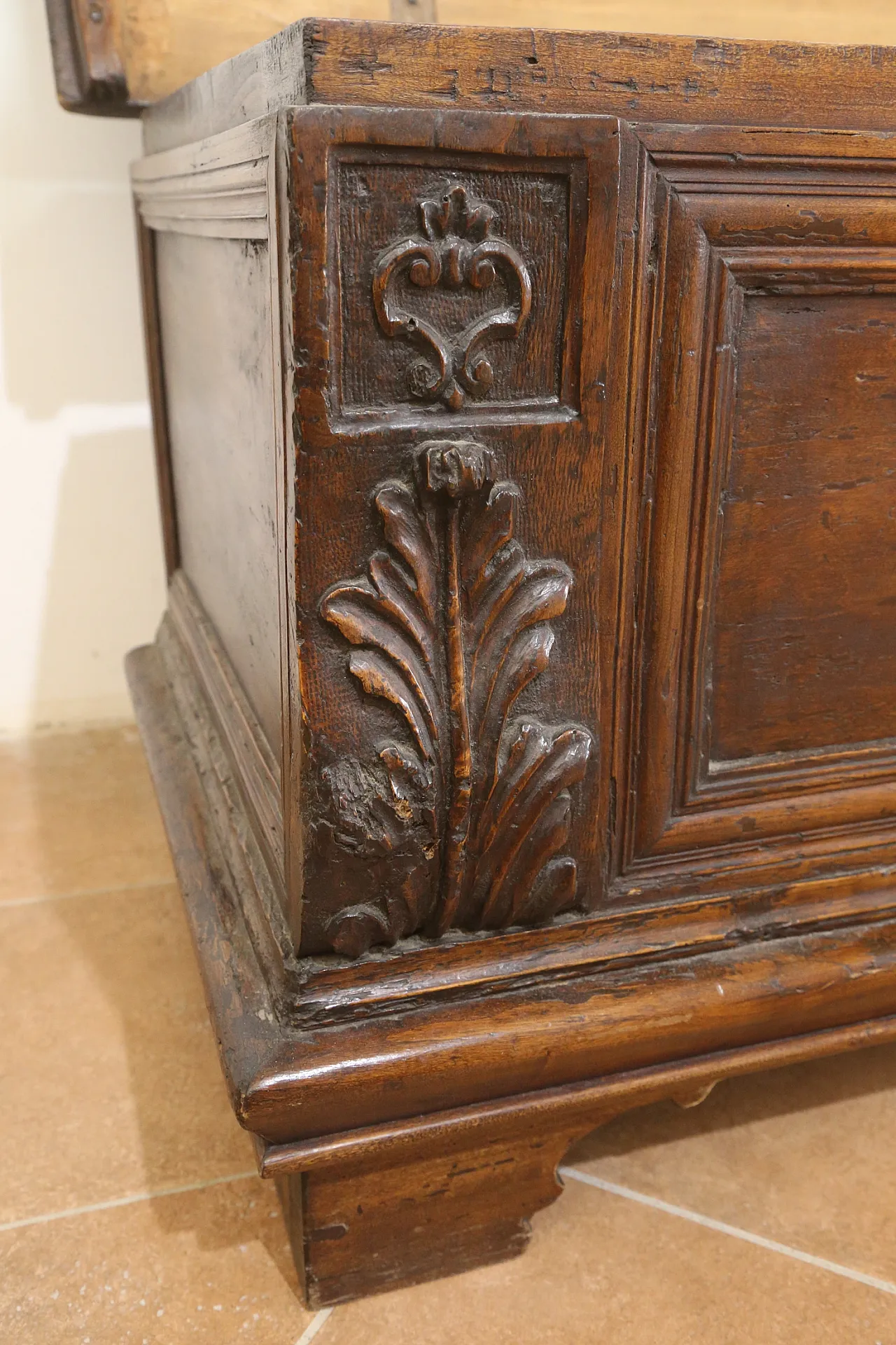 Cassapanca lombardo veneta in pioppo, '600 21