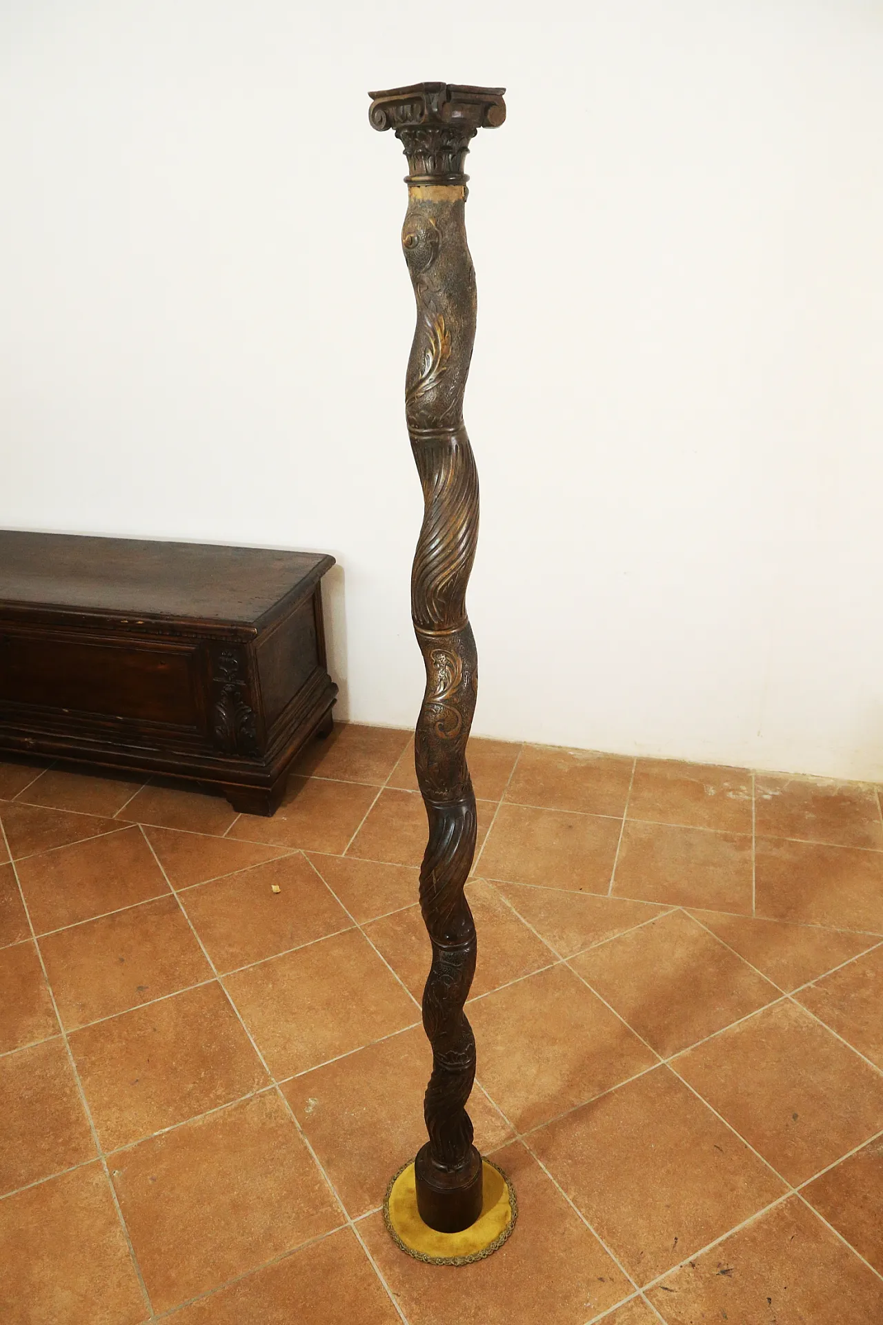 Solomonic twisted column carved in wood, 18th century 1