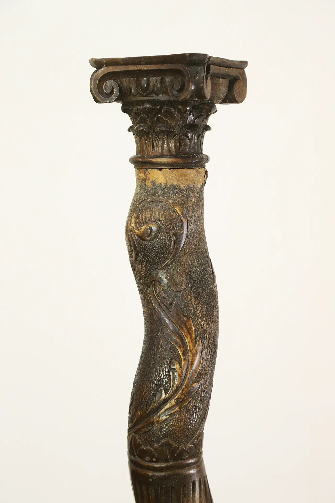Solomonic twisted column carved in wood, 18th century 2