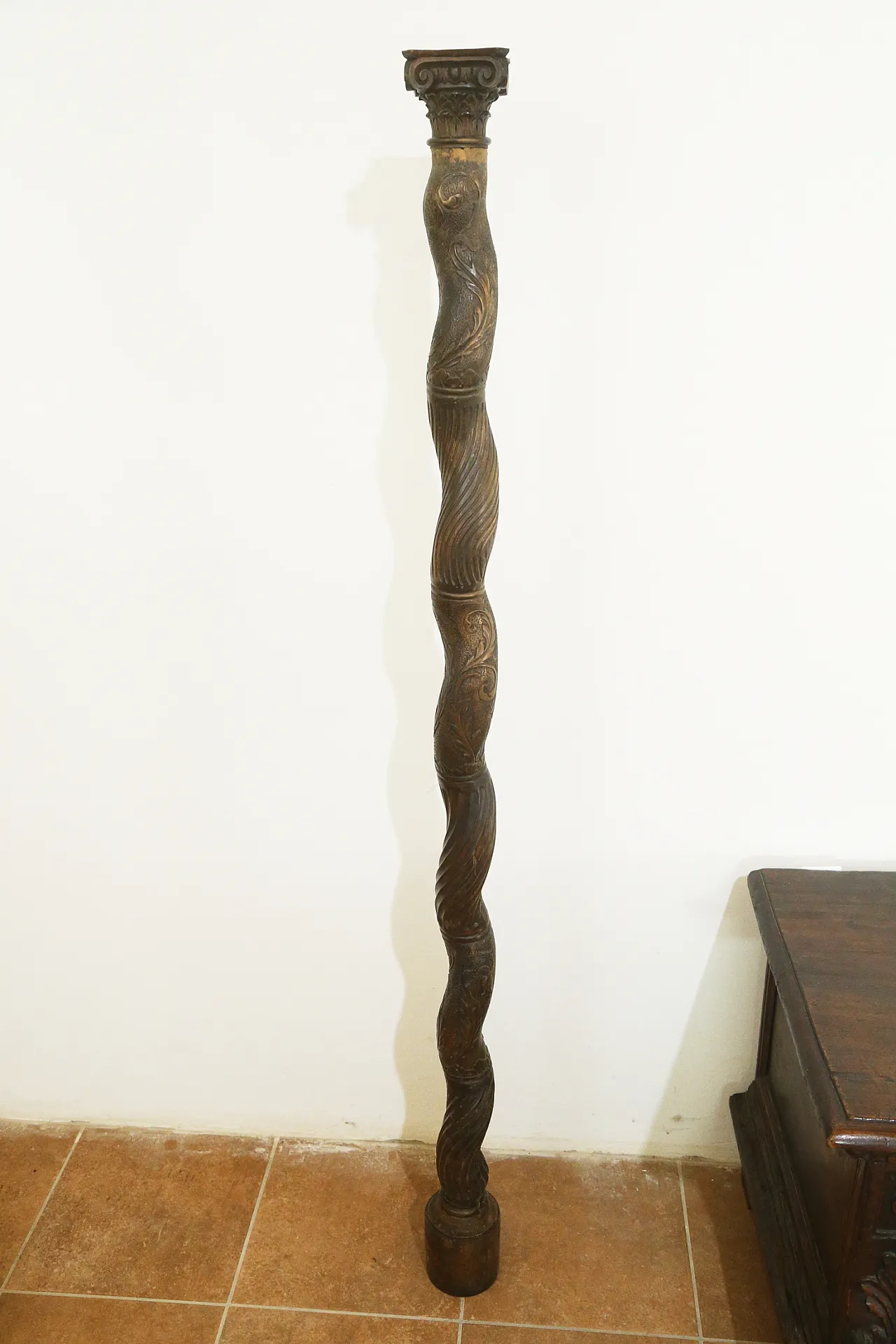 Solomonic twisted column carved in wood, 18th century 7