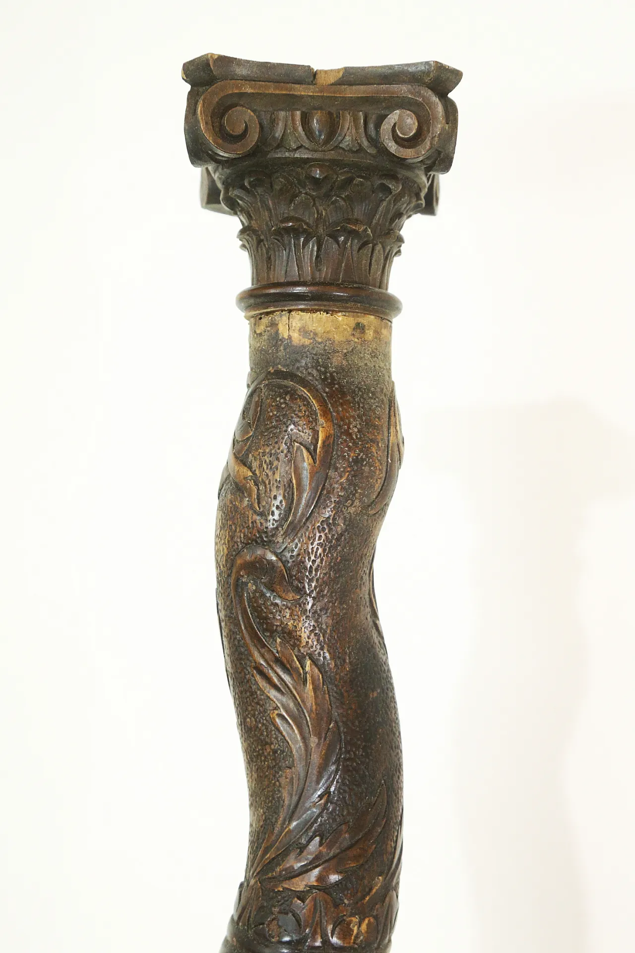 Solomonic twisted column carved in wood, 18th century 9