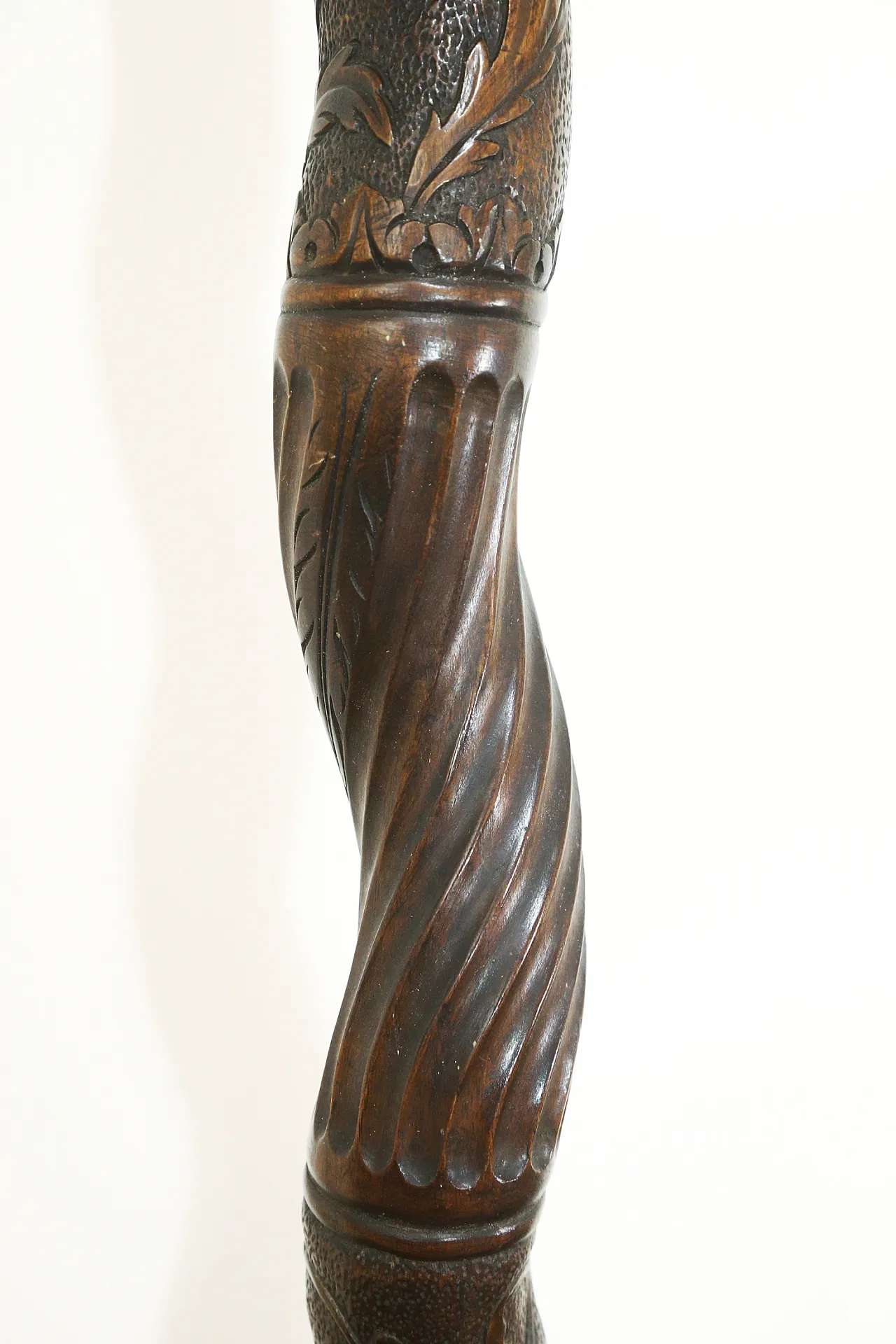 Solomonic twisted column carved in wood, 18th century 12