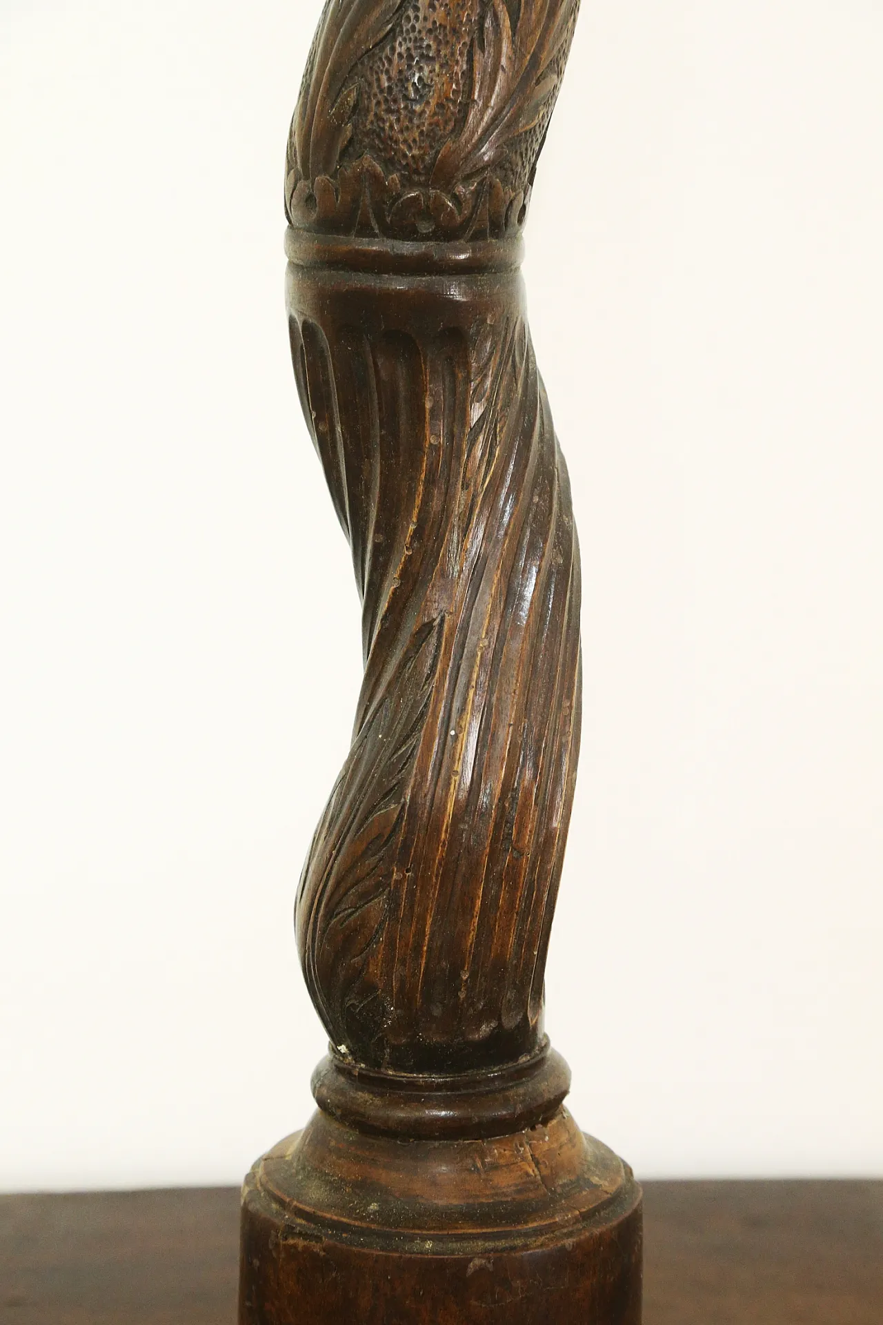 Solomonic twisted column carved in wood, 18th century 13