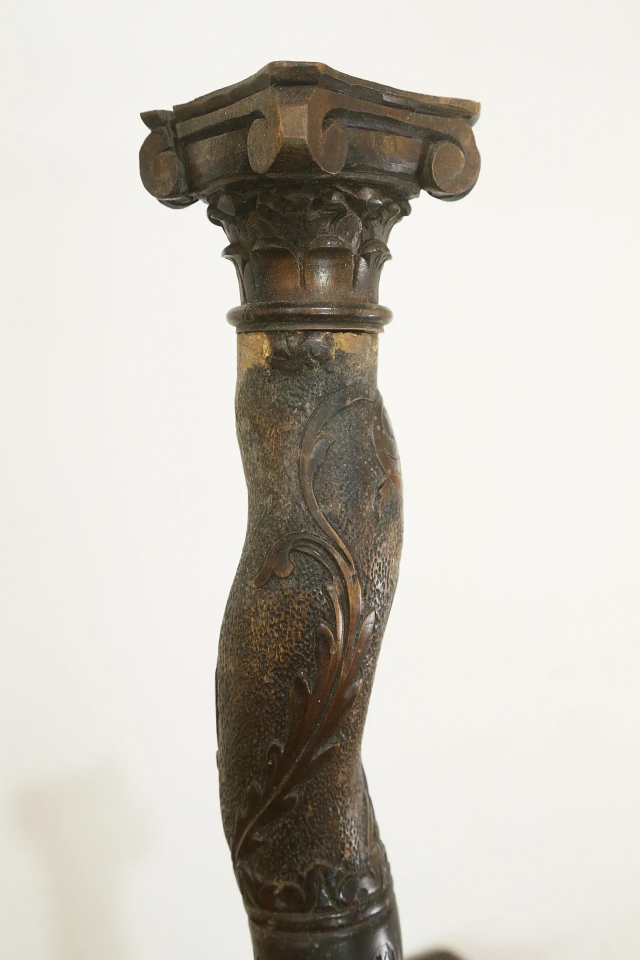 Solomonic twisted column carved in wood, 18th century 18