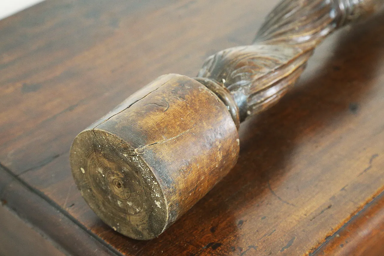 Solomonic twisted column carved in wood, 18th century 23