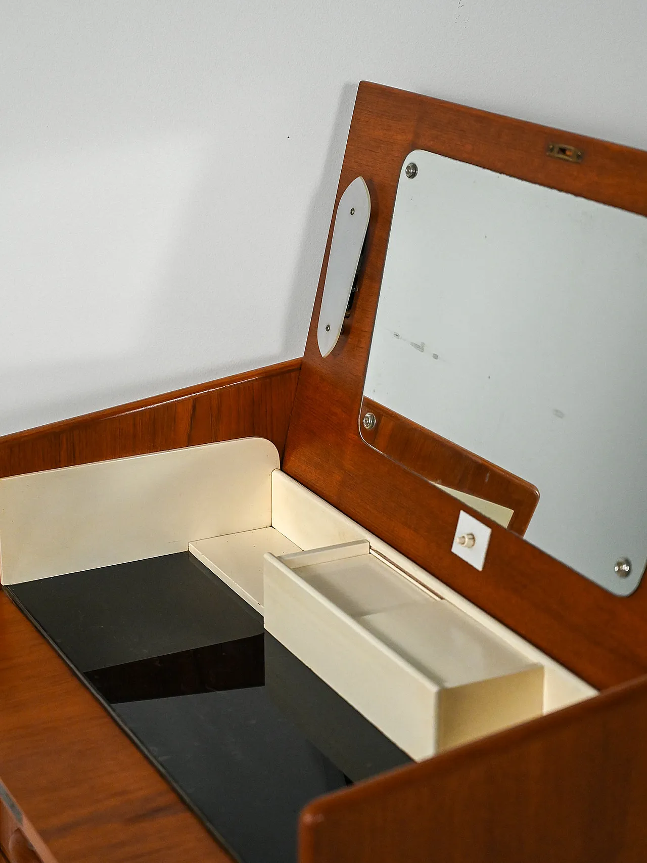 Dressing table with Scandinavian teak chest of drawers from the 1950s/60s 9