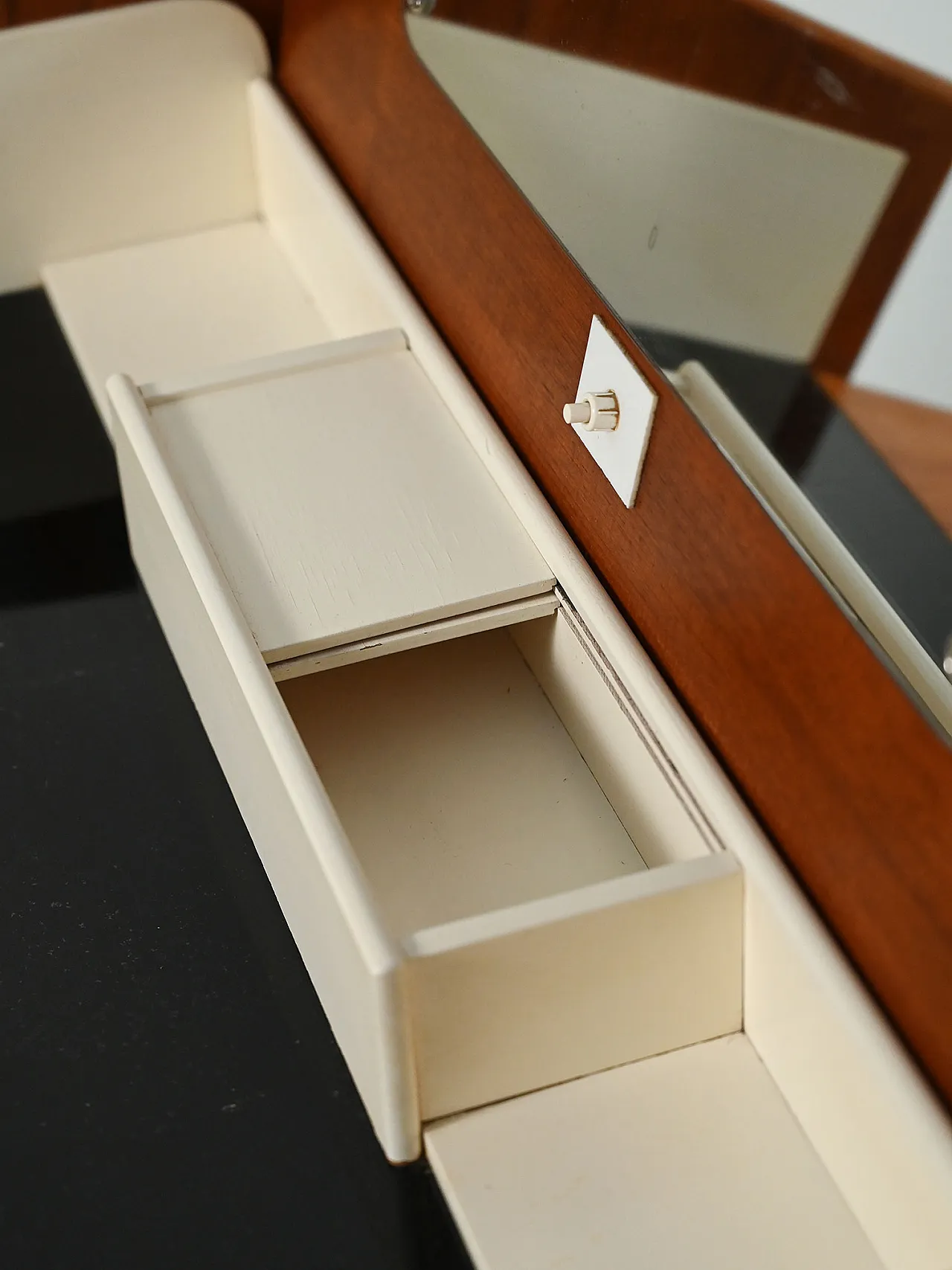 Dressing table with Scandinavian teak chest of drawers from the 1950s/60s 10