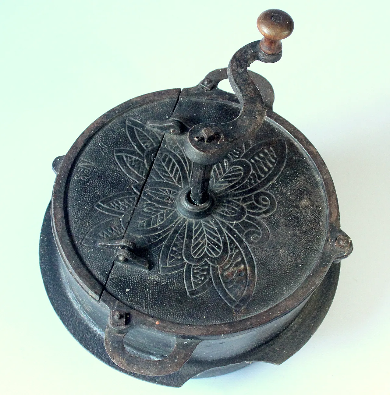 Coffee roaster made of cast iron, 1920s 1