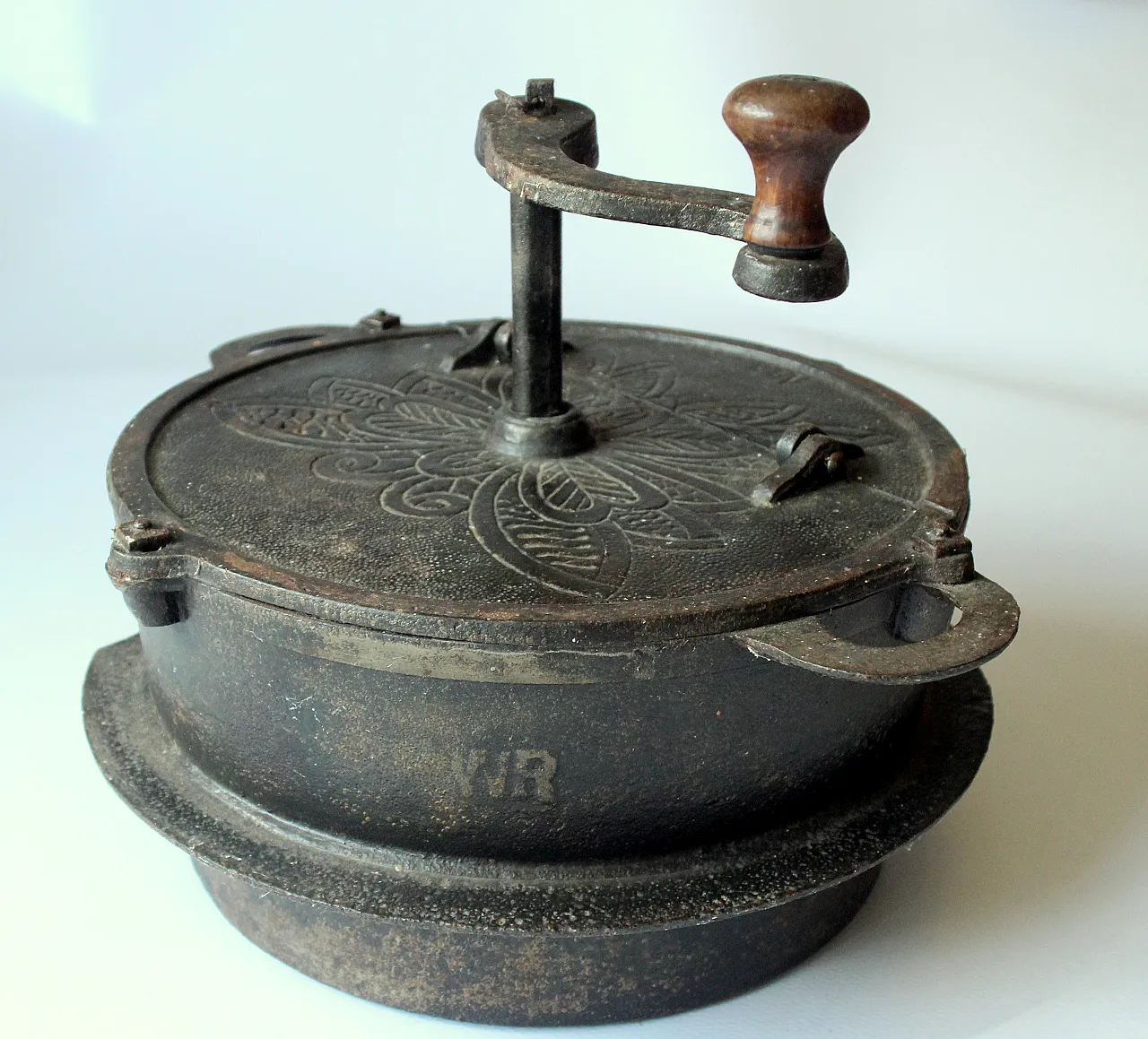 Coffee roaster made of cast iron, 1920s 5