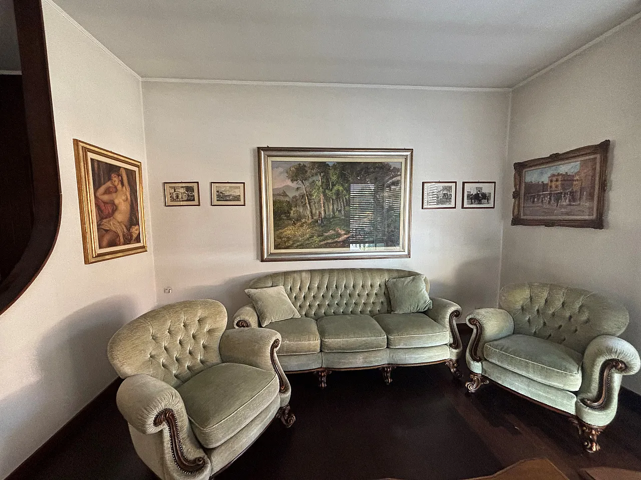 Living room in antique style, 70s 4