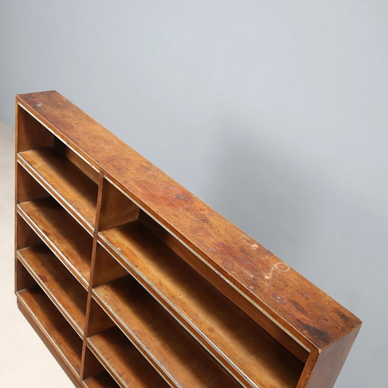 Walnut day bookcase with wire metal profiles, late 20th century 6