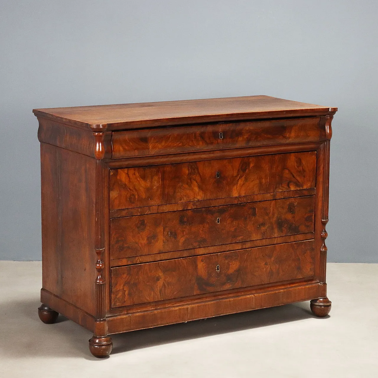 Luigi Filippo chest of drawers in walnut and walnut burl, 19th century 1