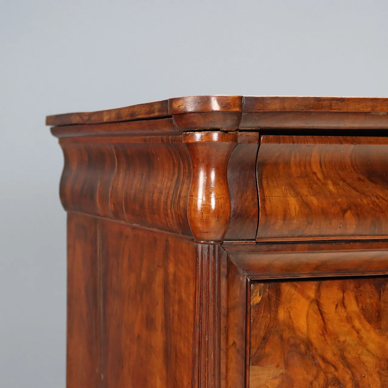 Luigi Filippo chest of drawers in walnut and walnut burl, 19th century 3