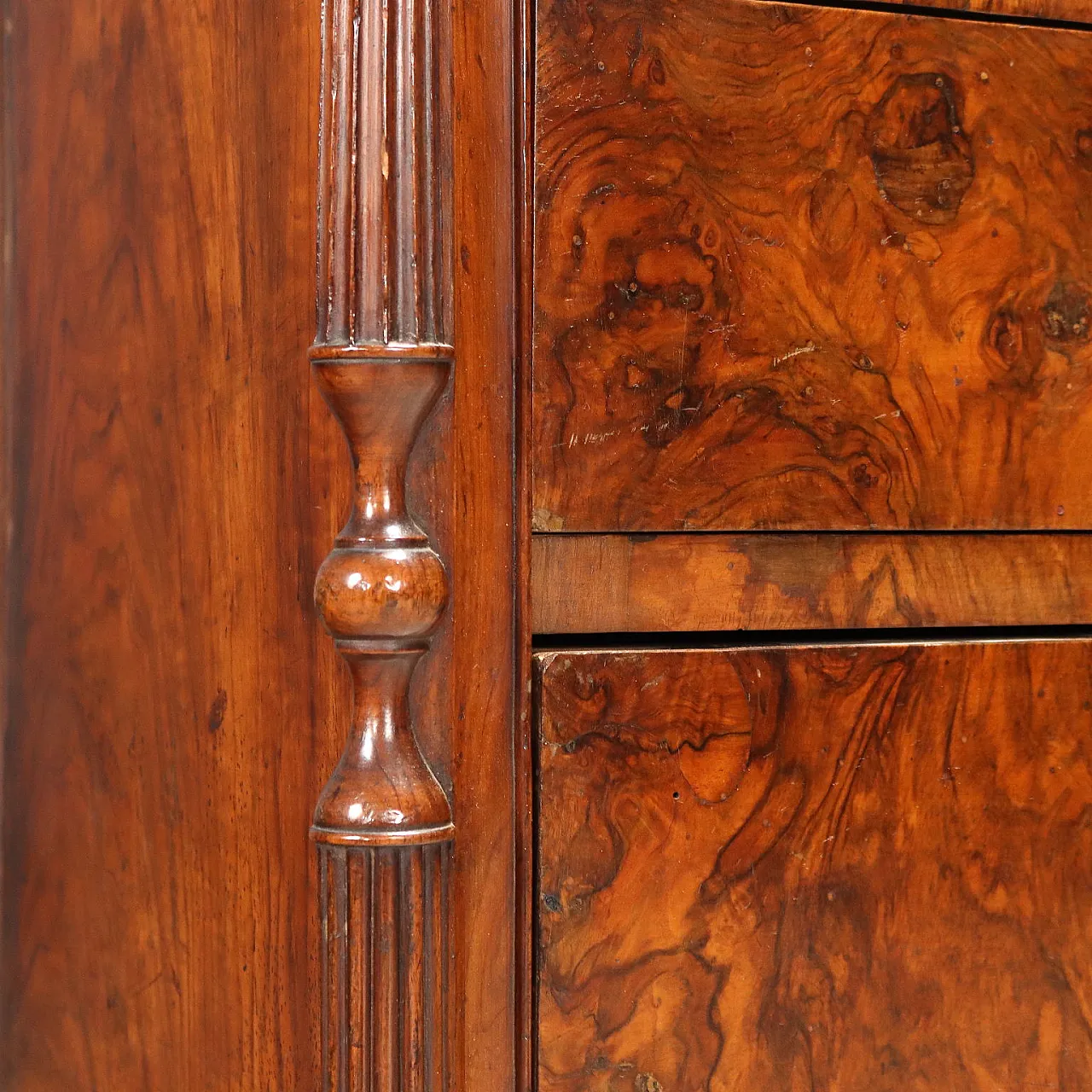 Luigi Filippo chest of drawers in walnut and walnut burl, 19th century 5