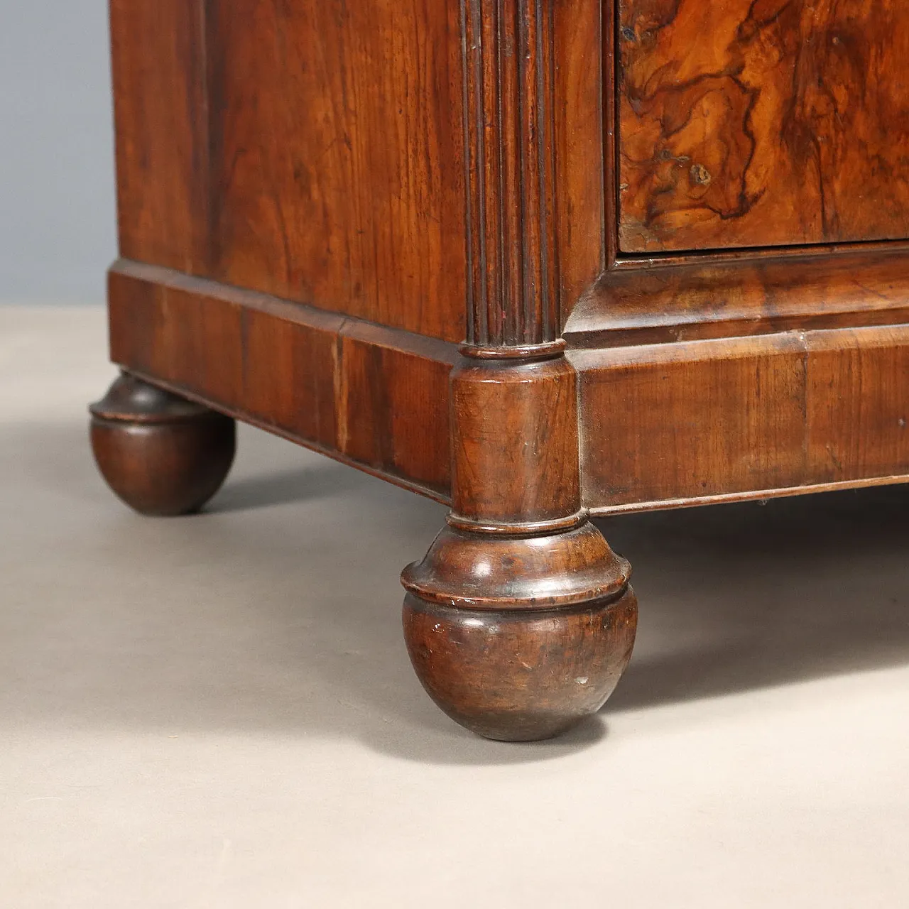 Luigi Filippo chest of drawers in walnut and walnut burl, 19th century 7