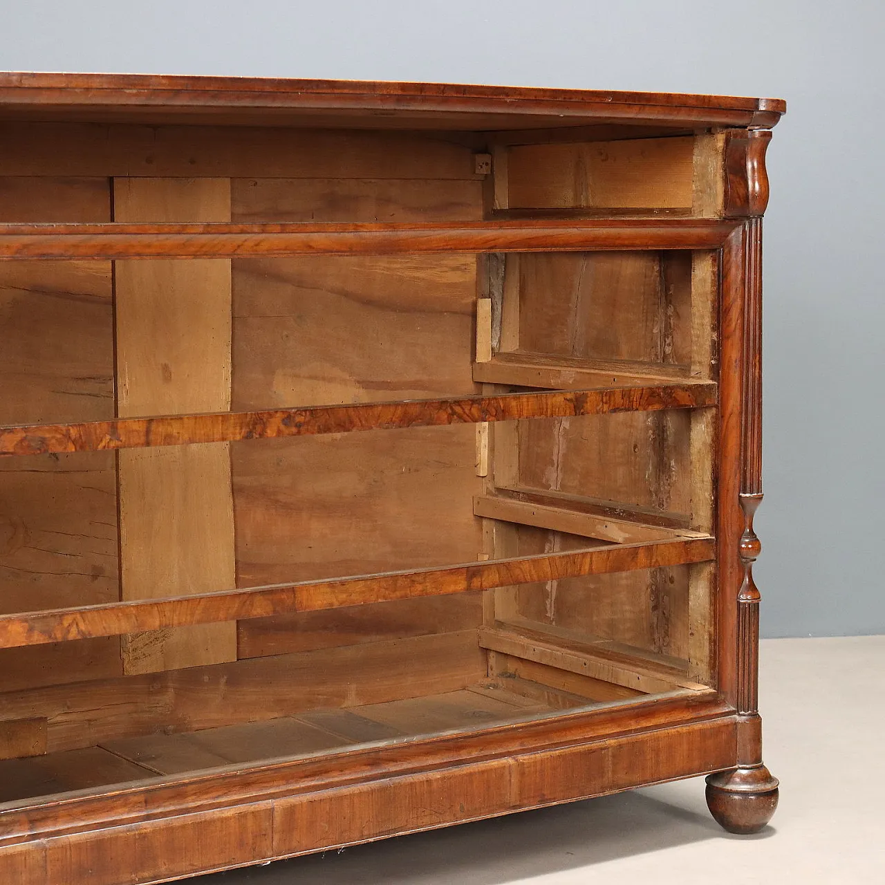 Luigi Filippo chest of drawers in walnut and walnut burl, 19th century 9