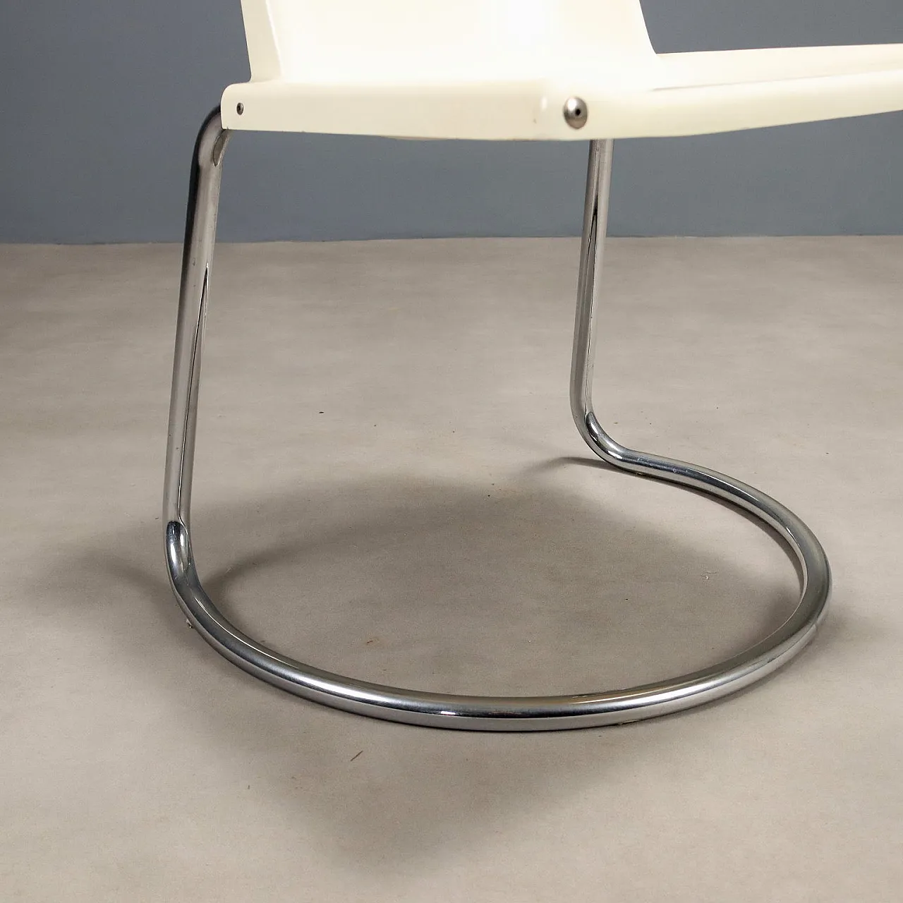 Chair with chrome tubular leg and plastic seat, 20th century 5
