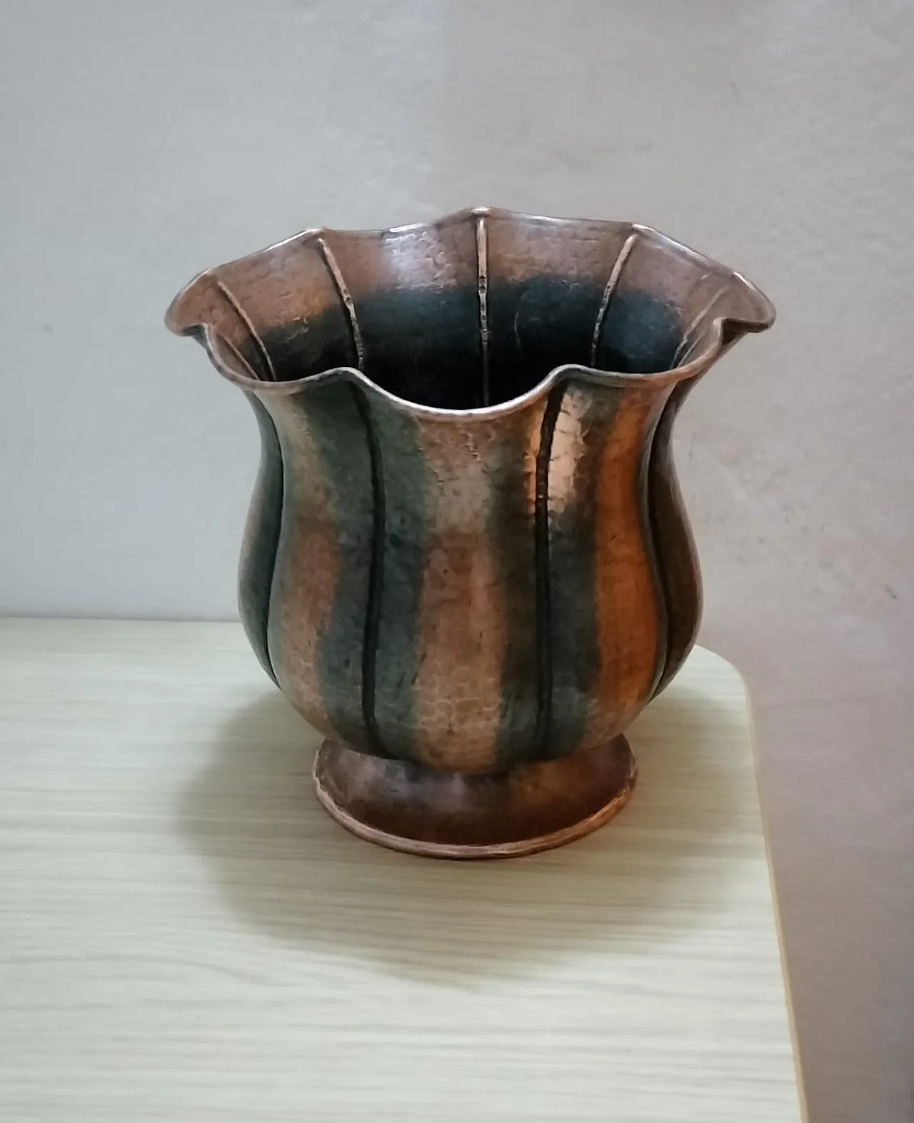 Vaso in rame di Egidio Casagrande, anni '50 1