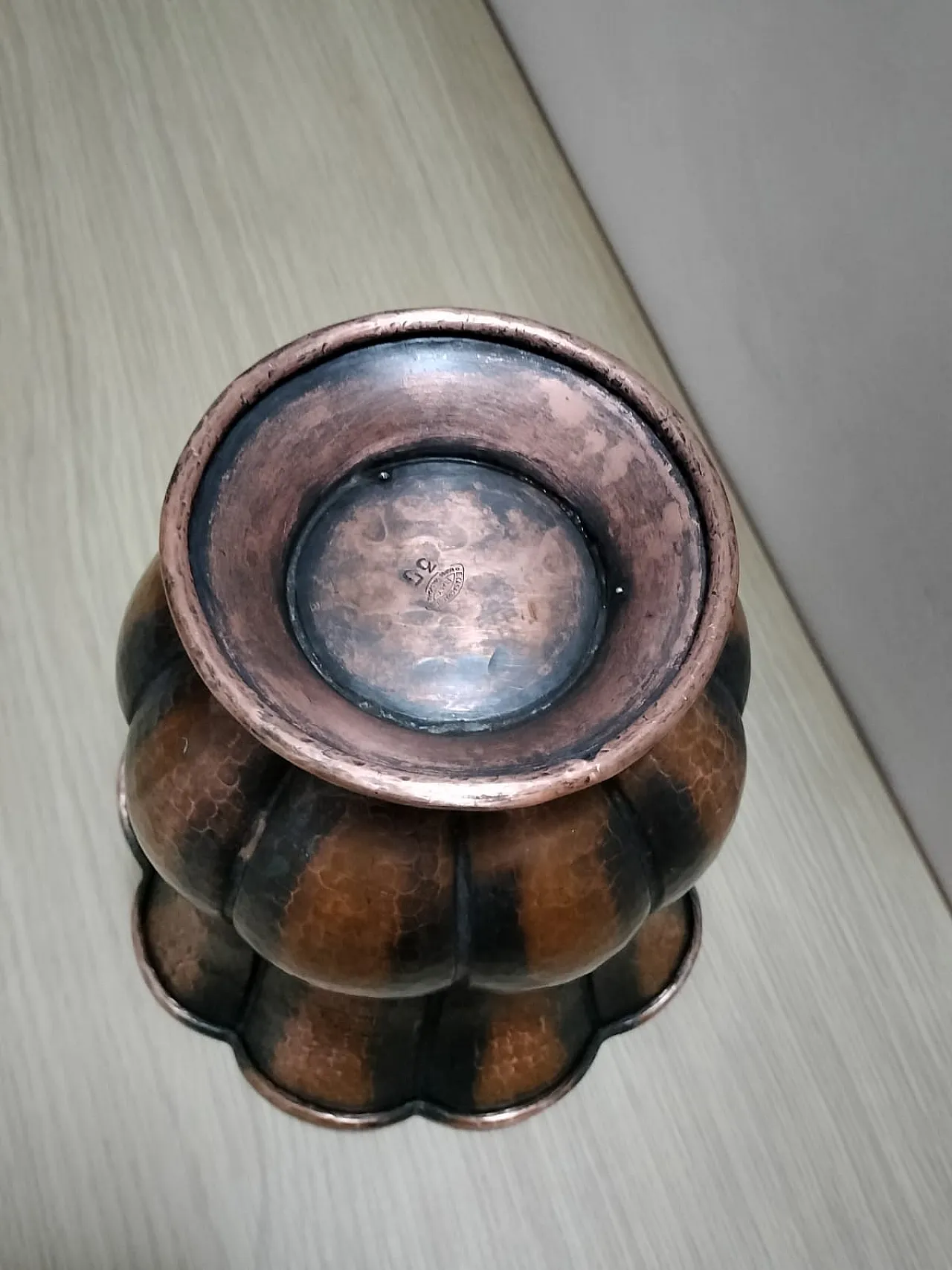 Vaso in rame di Egidio Casagrande, anni '50 5