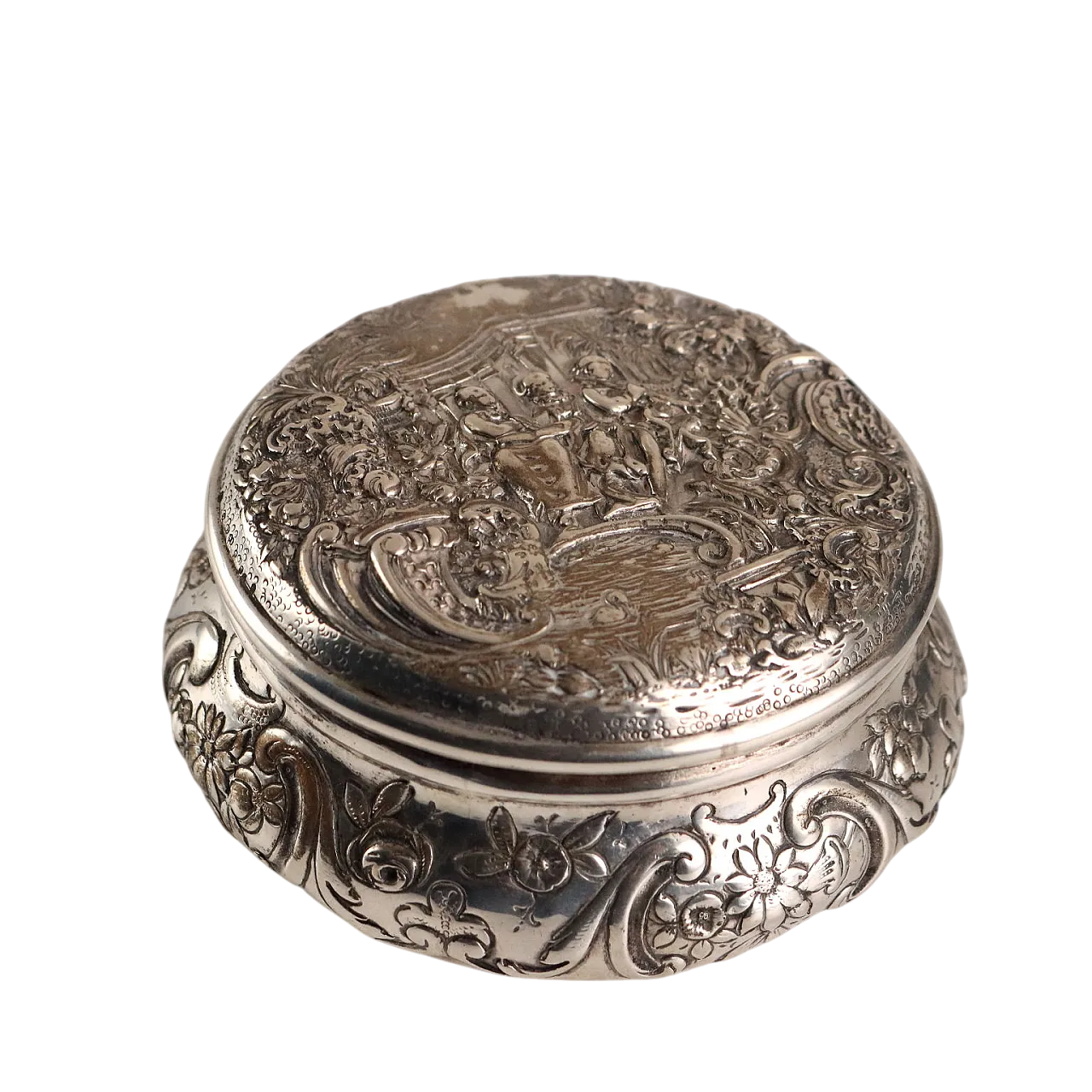 Embossed and chiseled silver box with decoration, 20th century 11