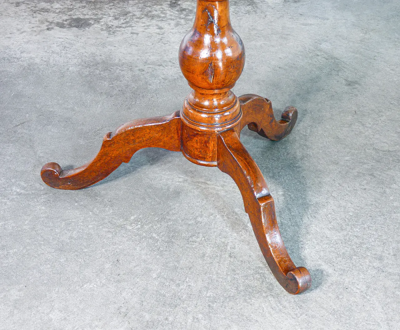 Round coffee table by Rolo in veneered and inlaid wood, 19th century 5